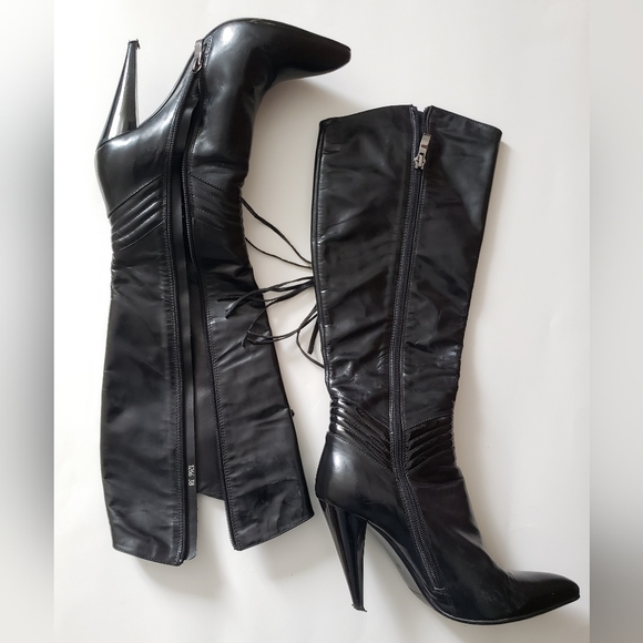 Laura Biagiotti | Leather Boots with Tassels - Picture 2 of 16